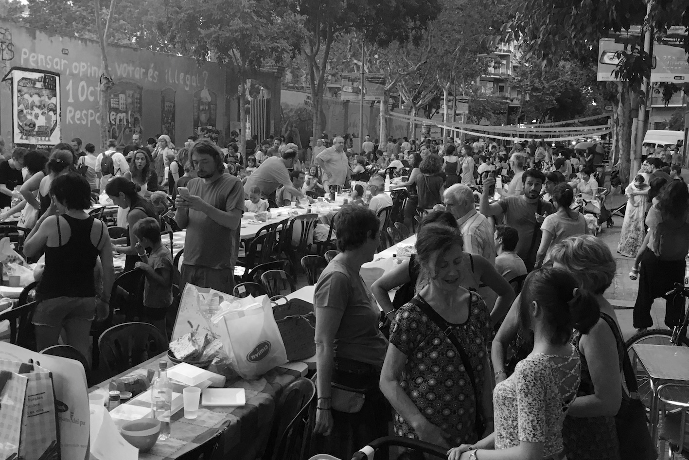 JIMENEZ PACHECO, Pedro. Calle de Barcelona en la Fiesta de Sant Joan. (Marzo, 23, 2017)